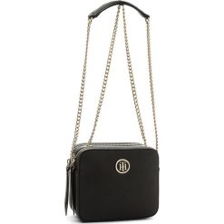 Torebka TOMMY HILFIGER - Camera Bag Icon AW0AW05278 002. Torebki do ręki damskie marki Tommy Hilfiger. W wyprzedaży za 329.00 zł.