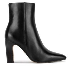 Botki GINO ROSSI. Czarne botki damskie Gino Rossi, bez obcasa, na słupku, bez zapięcia. Za 399.99 zł.
