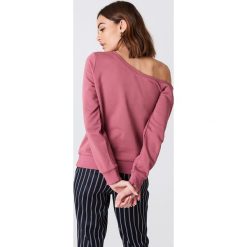 NA-KD Basic Sweter na jedno ramię - Pink. Swetry damskie marki NA-KD Basic. W wyprzedaży za 50.47 zł.