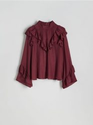 Wiskozowa bluzka z falbaną - burgundowy. Czerwone bluzki damskie Reserved, l, bez wzorów, z wiskozy, bez kołnierzyka, bez ramiączek. W wyprzedaży za 119.99 zł.