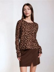 Wzorzysty sweter z okrągłym dekoltem - wielobarwny. Swetry damskie Sinsay, l, bez wzorów, bez kołnierzyka, bez ramiączek, bez kaptura. Za 39.99 zł.