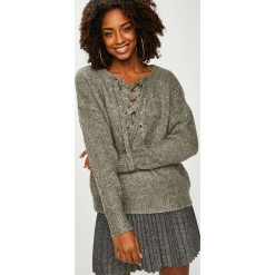 Answear - Sweter. Szare swetry damskie ANSWEAR, uniwersalny, bez wzorów, z dzianiny, bez kołnierzyka, bez ramiączek, krótkie, bez kaptura. W wyprzedaży za 139.90 zł.