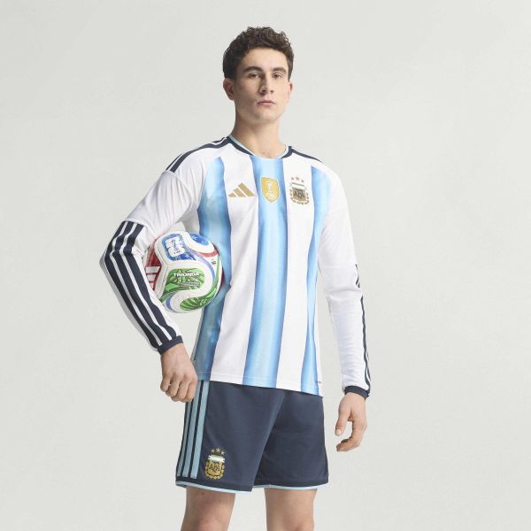 Koszulka domowa z długim rękawem Argentyna 26 Authentic. Białe bluzki z długim rękawem męskie Adidas, l, bez wzorów, z dzianiny, bez kołnierzyka, bez ramiączek, do piłki nożnej, climacool (adidas). Za 699.00 zł.