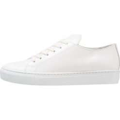 Wood Wood ALEX SHOE Tenisówki i Trampki white. Trampki męskie Wood Wood, z materiału. W wyprzedaży za 620.10 zł.