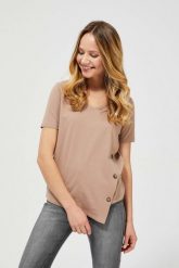 Bluzka z asymetrycznym dołem. Brązowe bluzki damskie MOODO, xs, bez wzorów, z bawełny, z asymetrycznym kołnierzem, bez ramiączek. W wyprzedaży za 14.99 zł.