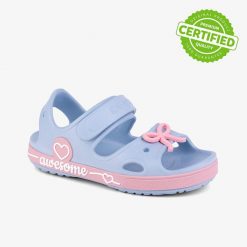 Sandały dziecięce Coqui Yogi light blue. Niebieskie sandały dziewczęce Coqui, z materiału, bez zapięcia. Za 129.99 zł.