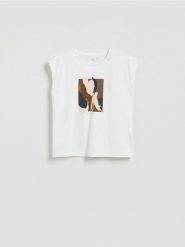 T-shirt ze strukturalnym printem - biały. Białe t-shirty damskie Reserved, l, bez wzorów, z bawełny, bez kołnierzyka. W wyprzedaży za 29.99 zł.