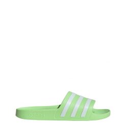 Klapki adilette Aqua. Białe klapki damskie Adidas, bez wzorów, eleganckie, bez obcasa. W wyprzedaży za 87.20 zł.