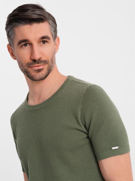 Dzianinowa koszulka męska z delikatną drobną strukturą - oliwkowa V5 - Rozmiar: L. Zielone koszulki polo męskie Ombre Clothing, l, bez wzorów, z dzianiny, eleganckie, bez ramiączek. W wyprzedaży za 49.99 zł.