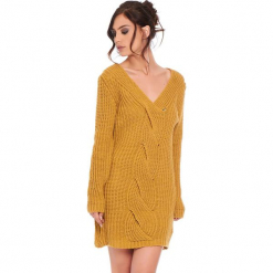 Sukienka "Samantha" w kolorze musztardowym. Żółte sukienki damskie Cosy Winter, ze splotem, z długim rękawem. W wyprzedaży za 159.95 zł.