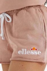 SPODENKI DAMSKIE SZORTY ELLESSE KRÓTKIE KOLOR RÓŻOWY. Czerwone szorty sportowe damskie Ellesse, na lato, l, bez wzorów, z bawełny, eleganckie, do biegania. Za 132.23 zł.