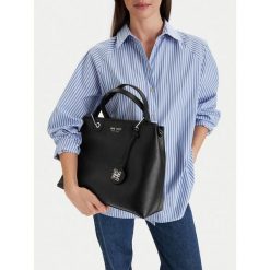 Torebka Nine West. Czarne torebki do ręki damskie Nine West, bez wzorów, bez dodatków. Za 279.99 zł.