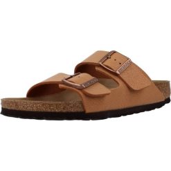 Klapki damskie Birkenstock Arizona BS. Brązowe klapki damskie Birkenstock, bez wzorów, z materiału, bez obcasa. Za 419.50 zł.