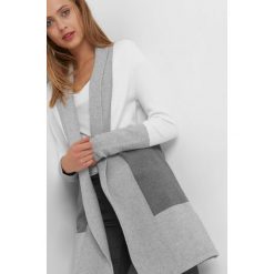 Długi kardigan bez zapięcia. Szare kardigany damskie Orsay, z dzianiny. Za 119.99 zł.