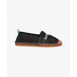 Sandały espadryle z haftowanego rafii dla kobiet Superdry. Czarne sandały damskie Superdry., bez wzorów, bez obcasa, bez zapięcia. Za 274.45 zł.