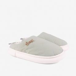 Kapcie damskie Coqui. Białe kapcie damskie Coqui, bez wzorów. Za 157.99 zł.