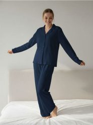 Jednolita piżama dwuczęściowa - granatowy. Niebieskie piżamy damskie Sinsay, l, bez wzorów, bez ramiączek. Za 59.99 zł.