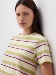T-shirt w paski - wielobarwny. T-shirty damskie Reserved, l, bez wzorów, z bawełny, bez kołnierzyka. Za 79.99 zł.