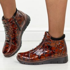 Brązowe cr skórzane botki damskie na koturnie Filippo Dbt3179/26. Brązowe botki damskie Filippo, na jesień, z dzianiny, eleganckie, z okrągłym noskiem, bez obcasa, na koturnie, bez zapięcia. Za 339.00 zł.