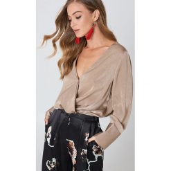 NA-KD Kopertowy bluzka z satyny - Brown. Bluzki damskie marki NA-KD. Za 121.95 zł.