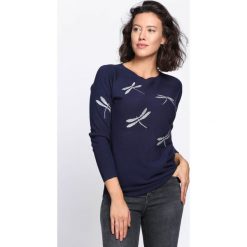 Granatowy Sweter Blow My Mind. Niebieskie swetry damskie Born2be, z dekoltem w łódkę. Za 64.99 zł.