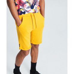 Dresowe szorty basic - Żółty. Szorty męskie marki Cropp. Za 39.99 zł.