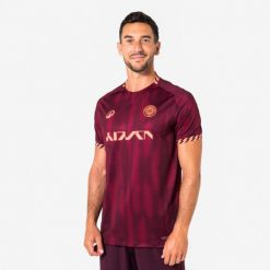 Koszulka piłkarska krótki rękaw Kipsta Viralto II. Brązowe koszulki sportowe męskie KIPSTA, m, bez wzorów, z elastanu, bez kołnierzyka, bez ramiączek, do piłki nożnej. Za 119.99 zł.