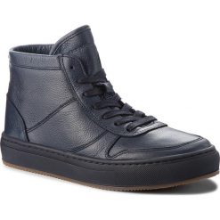 Trzewiki TOMMY HILFIGER - Pebbled Leather Mid FM0FM01683 Midnight 403. Niebieskie kozaki męskie Tommy Hilfiger, z materiału. W wyprzedaży za 379.00 zł.