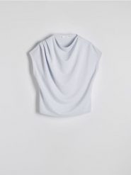 Bluzka z wiskozą - jasnoniebieski. Niebieskie bluzki damskie Reserved, l, bez wzorów, z tkaniny, bez kołnierzyka, bez ramiączek. W wyprzedaży za 25.99 zł.