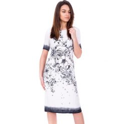 Długa elegancka sukienka we wzory BIALCON. Białe sukienki damskie BIALCON, na lato, z materiału, eleganckie, z okrągłym kołnierzem, z długim rękawem. W wyprzedaży za 230.00 zł.