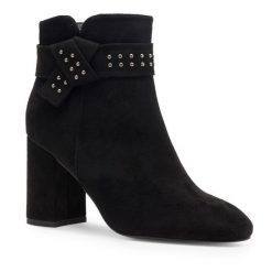 Botki Clara Barson. Czarne botki damskie Clara Barson, bez obcasa, na słupku, bez zapięcia. Za 149.99 zł.