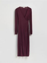 Prążkowana sukienka z wiązaniem - mahoniowy. Brązowe sukienki damskie Reserved, l, bez wzorów, z dzianiny, bez kołnierzyka, bez ramiączek, dopasowane. Za 179.99 zł.