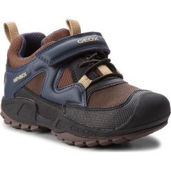 Półbuty GEOX - J N.Savage B. B J841WC 011BC C0947 S Brown/Navy. Półbuty chłopięce marki Geox. W wyprzedaży za 219.00 zł.