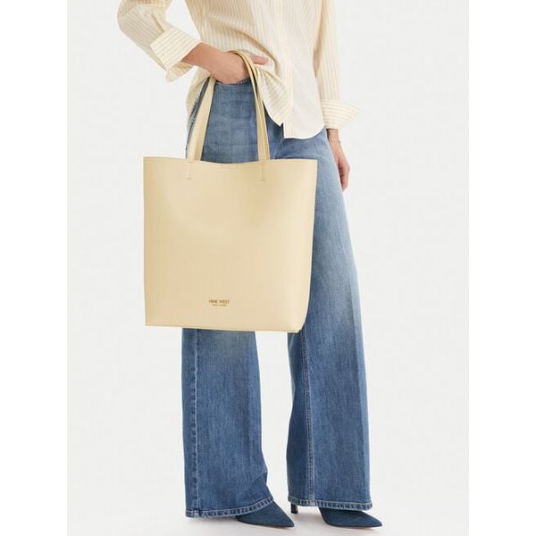 Torebka Nine West. Żółte torebki do ręki damskie Nine West, bez wzorów, bez dodatków. Za 199.99 zł.