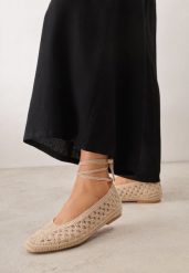Ciemnobeżowe Szydełkowe Balerinki VICES w Stylu Boho z Wiązaniem Wokół Kostki Nassea. Brązowe baleriny damskie Born2be, na lato, w ażurowe wzory, z jeansu, boho, bez obcasa. Za 99.99 zł.