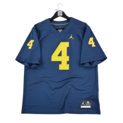 Męska koszulka NCAA Michigan Nike w kolorze granatowym. Niebieskie koszulki sportowe męskie Jordan, l, bez wzorów, z tkaniny, bez kołnierzyka, bez ramiączek, na fitness i siłownię. Za 170.36 zł.