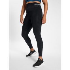 Damskie legginsy bezszwowe Hummel Te Pace Plus. Czarne legginsy damskie Hummel, plus size, bez wzorów, z dzianiny, z podwyższonym stanem. Za 286.00 zł.
