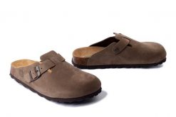 DR. BRINKMANN 600132-07 olive, klapki damskie. Zielone klapki damskie Dr. Brinkmann, bez wzorów, ze skóry, bez obcasa. Za 309.90 zł.