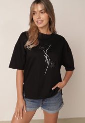 Czarny T-shirt z Wiskozy z Perełkami i Kwiatami 3D Rossalie. Czarne bluzki damskie Born2be, l, bez wzorów, z jeansu, bez kołnierzyka. Za 79.99 zł.