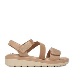 Sandały Go Soft. Czerwone sandały damskie GO SOFT, bez wzorów, bez obcasa, na płaskiej podeszwie, bez zapięcia. Za 139.99 zł.