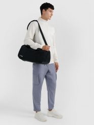 4F Torba treningowa (25 L) - czarna Uniwersalny. Czarne torby na ramię damskie 4f, bez wzorów, z gumy, eleganckie, bez dodatków. Za 149.99 zł.