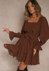 Brązowa Sukienka Vices z Półtransparentnymi Rękawami Wiązania w Talii Resmosa. Brązowe sukienki damskie Renee, na co dzień, l, bez wzorów, z materiału, eleganckie, bez kołnierzyka, bez ramiączek, midi. Za 139.99 zł.
