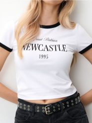 Koszulka - biały. Białe t-shirty damskie Sinsay, l, bez wzorów, bez kołnierzyka. W wyprzedaży za 13.99 zł.