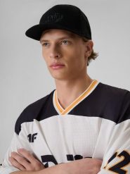 4F Czapka z daszkiem snapback uniseks 4F x Drift Masters - czarna L/XL. Czarne czapki i kapelusze damskie 4f, z aplikacjami, z bawełny, klasyczne. Za 129.99 zł.