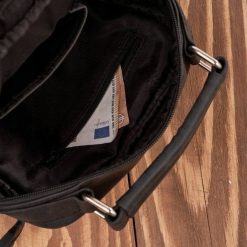 Paolo Peruzzi Saszetka męska na ramię skórzana vintage do pracy praktyczna czarna T-128-HBL. Czarne saszetki męskie Paolo Peruzzi, biznesowe. Za 324.98 zł.