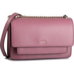 Torebka DKNY - R91E3A90 Canyon Rose 688. Czerwone torebki do ręki damskie DKNY, bez wzorów, ze skóry, wizytowe, bez dodatków. W wyprzedaży za 489.00 zł.