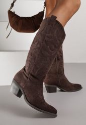 Brązowe Kozaki Typu Kowbojki w Klasycznym Stylu z Imitacji Zamszu Rilamira. Brązowe kozaki damskie Renee, z jeansu, bez obcasa, na obcasie. Za 179.99 zł.