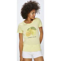 Only - Top Happy Isa. Szare topy damskie Only, z bawełny, z okrągłym kołnierzem, z krótkim rękawem. W wyprzedaży za 49.90 zł.