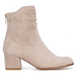 Botki Jenny Fairy. Brązowe botki damskie Jenny Fairy, bez obcasa, na słupku, bez zapięcia. Za 159.99 zł.