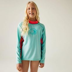 Koszulka do pływania dziecięca Hoku II. Niebieskie kąpielówki dla chłopców Regatta, bez wzorów, z elastanu, długie. Za 161.50 zł.